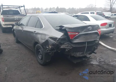 2015 Toyota Camry Le z USA, uszkodzony, nr VIN 4T4BF1FK5FR505167